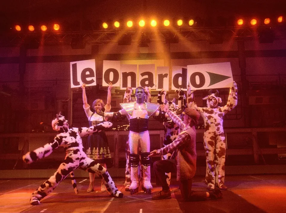c.i.a.green, Leonardo Event, Melkroboter, Tänzer auf Bühne